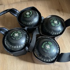 4 X Henselite Classic Deluxe Lawn Bowls Size 4 Medium & Carry Bags