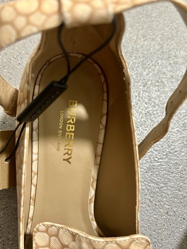 Gorgeous burberry shoes - shoes, size