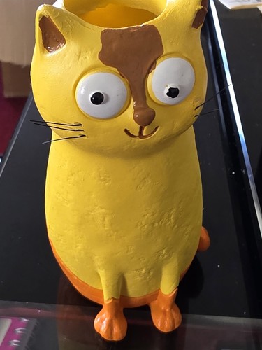 Quirky yellow cat resin vase - resin, |