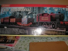 Hornby R1088 OO Gauge Industrial Train Set