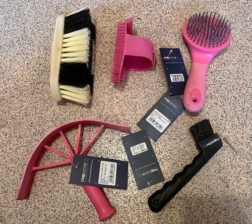 Pink horse grooming kit - pink,