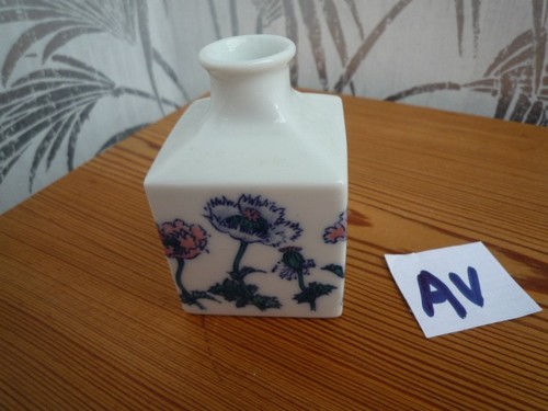 Vintage small square bud - small,