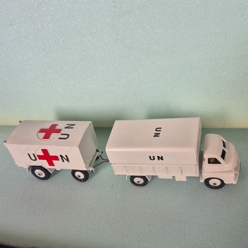 Dinky toys 621 white - dinky,