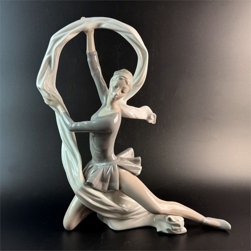 Vtg nao lladro dancer with - by,