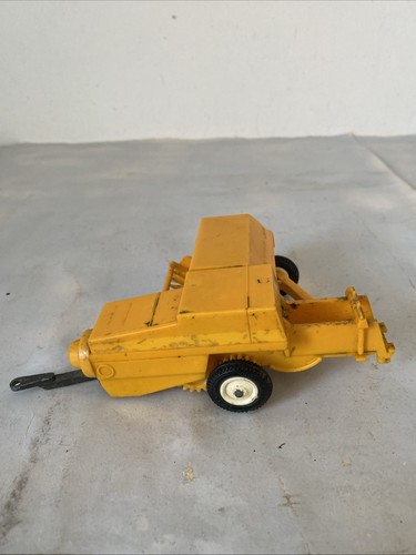Britains new holland hay - 1/32,