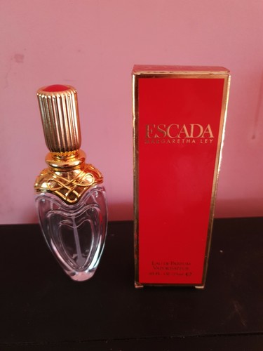 Escada margareta ley - ley, empty