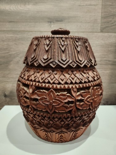 Large vintage handcarved - large,