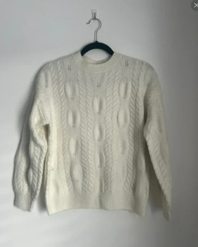 Cable knit jumper