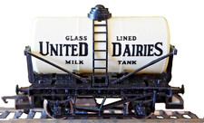 Hornby R007 United Dairies