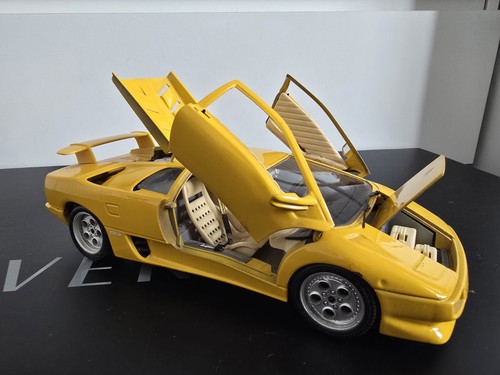 Burago scale die cast - scale,
