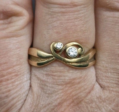 Sheila fleet 9ct gold - new, wave