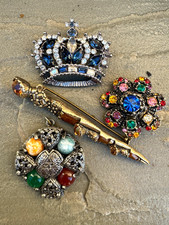 4 x vintage jewellery - crown