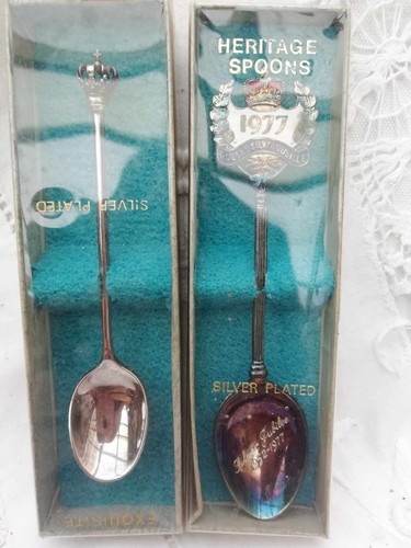 Two boxed 1977 queen silver - two,