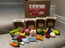 Big Jigs Wooden Toy Food Set In 19 items In 4 crates & Salt / Pepper VGC