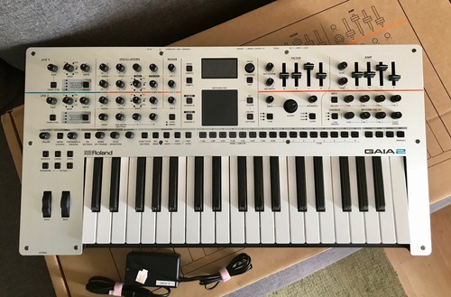 Roland gaia synthesizer - gaia, 2