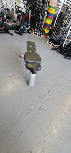 Used technogym flat bench - used,