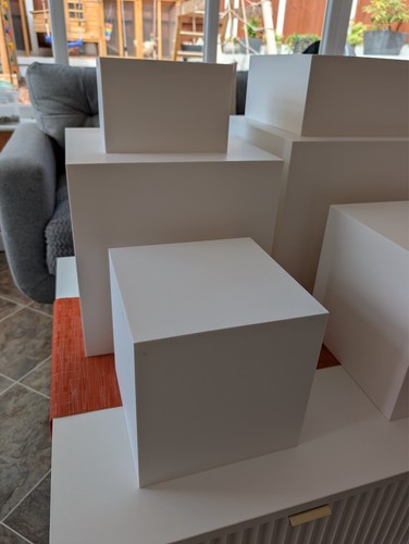 Cubes upto 34cm plinths - upto,