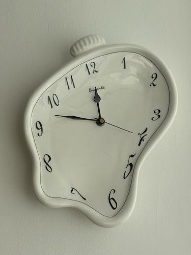 Dali melting wall - ‘melting, clock’
