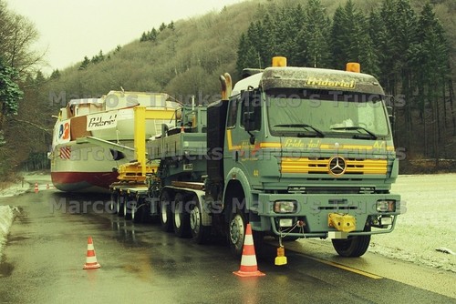 Truck photo mercedes benz - truck,
