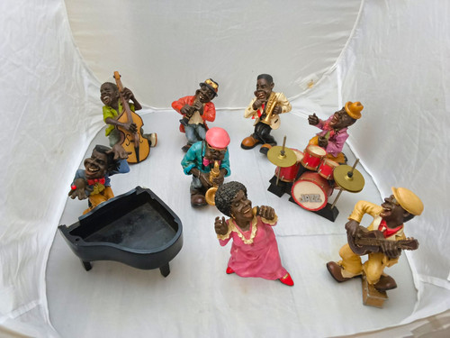 Vintage 8pc hand - hand, resin