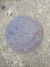 Round Cast Iron Manhole Drain Cover Frame 490mm with Lifting Keyholes