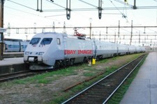 PHOTO  SWEDISH RAILWAYS -  SJ CLASS X2K TILTING HST WITH ADTRANZ 4400 HP BO-BO L