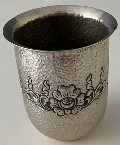 Fabulous 800 solid silver hand - 800,