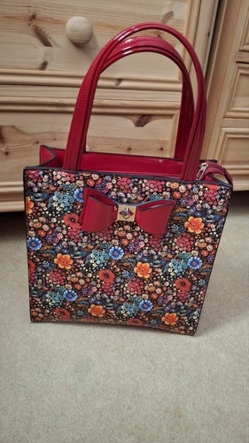 Moda patent leather style
