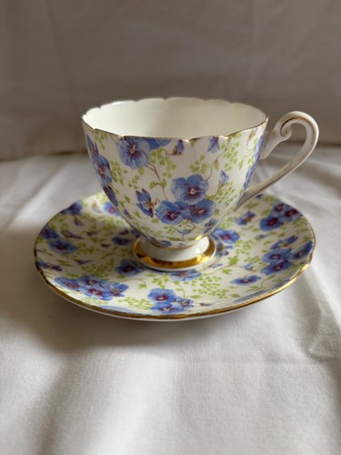 Shelley tea cup saucer duo - shelley,