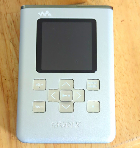 Sony walkman silver digital - walkman,