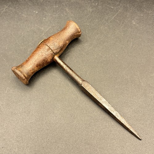 Birdcage awl specialist hole - birdcage,