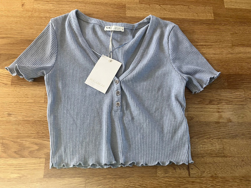 Pull bear crop top size - top,