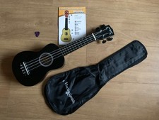 Martin Smith UK-212-BK beginners Ukulele Black Cover Carry Bag Chord Guide