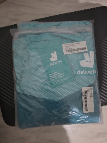 Deliveroo short sleeve - sleeve, base