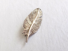 Beautiful Vintage Small Silver Feather or Leaf Brooch