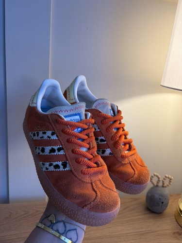 Kids size adidas gazelle - 13,