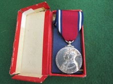 GENUINE SILVER 1910 - 1935 KING GEORGE V SILVER JUBILEE MEDAL WITH ORIGINAL BOX