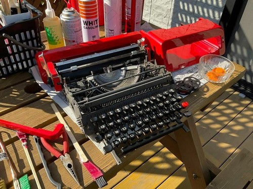 Olivetti valentine red bucket - valentine,