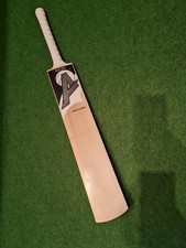 Arks Players Grade : Pro English Willow LIGHT Weight Cricket Bat 1148gm Only