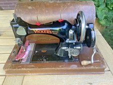 VINTAGE 1940s VICKERS SEWING MACHINE HANDCRANK ACCESSORIES ORIGINAL CASE WORKING