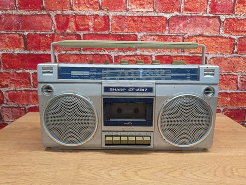 Sharp 4747 vintage radio - vintage,