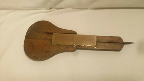 Antique wooden sewing threader