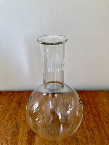 Pyrex flat bottomed round - flat,