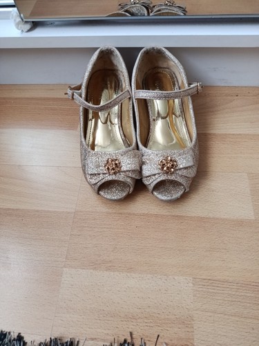 Girls pretty gold - shoes, size