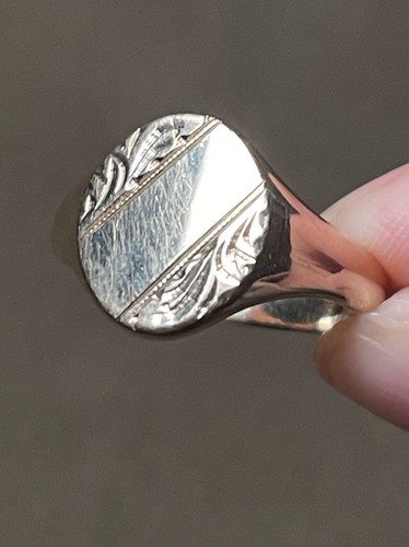 Substantial heavy solid 9ct - substantial,