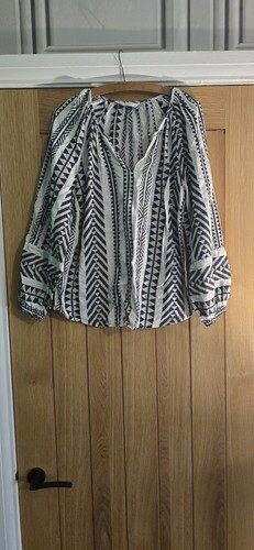 Black and white geometric - black,