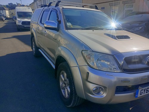 Toyota hilux invincible - toyota,