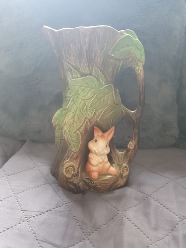 Decorative vase features - decorative,