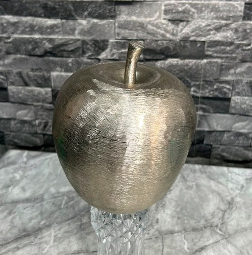 Large vintage metal apple - large,