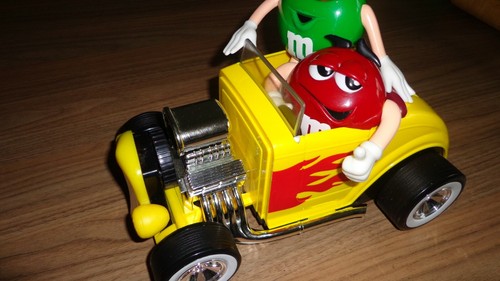 Candy dispenser hotrod - m&m,